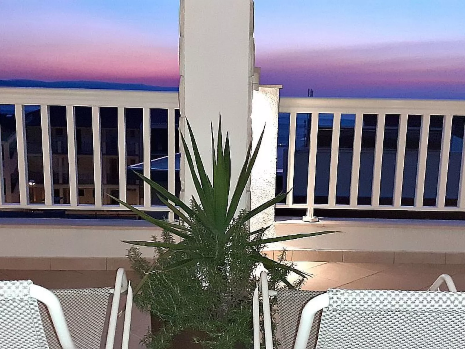 Mit Terrasse und herrlichem Ausblick - Image-tags.info