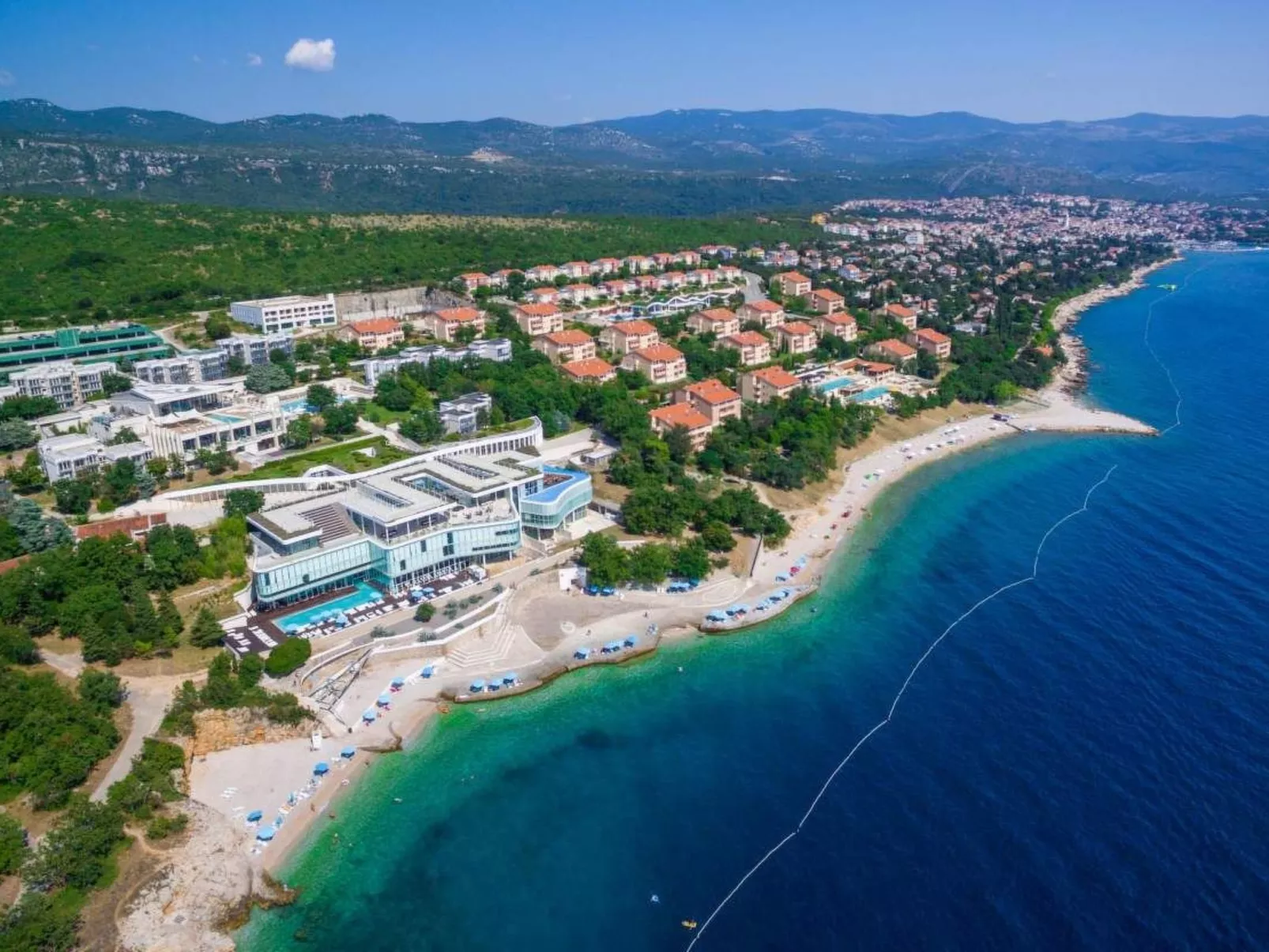 Appartement mit Balkon und Meerblick-Buiten