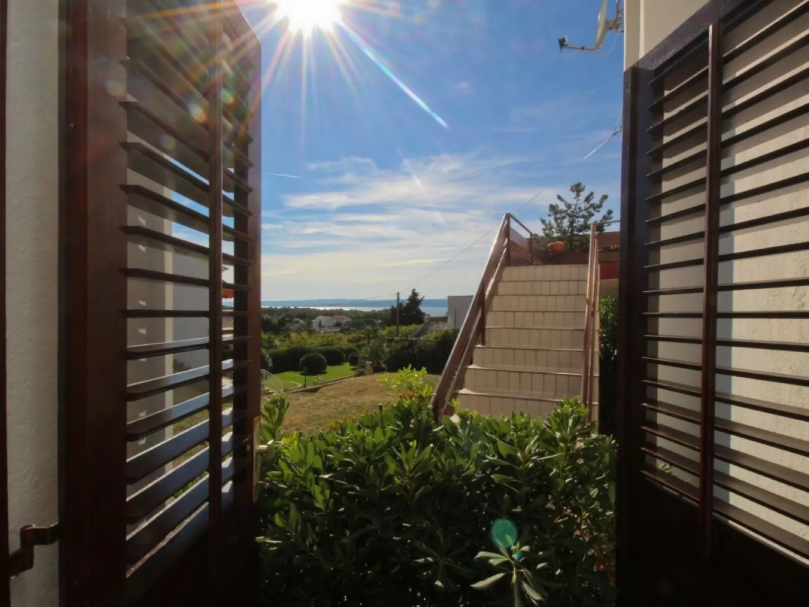 "Apartman Nada" mit Terrasse-Buiten