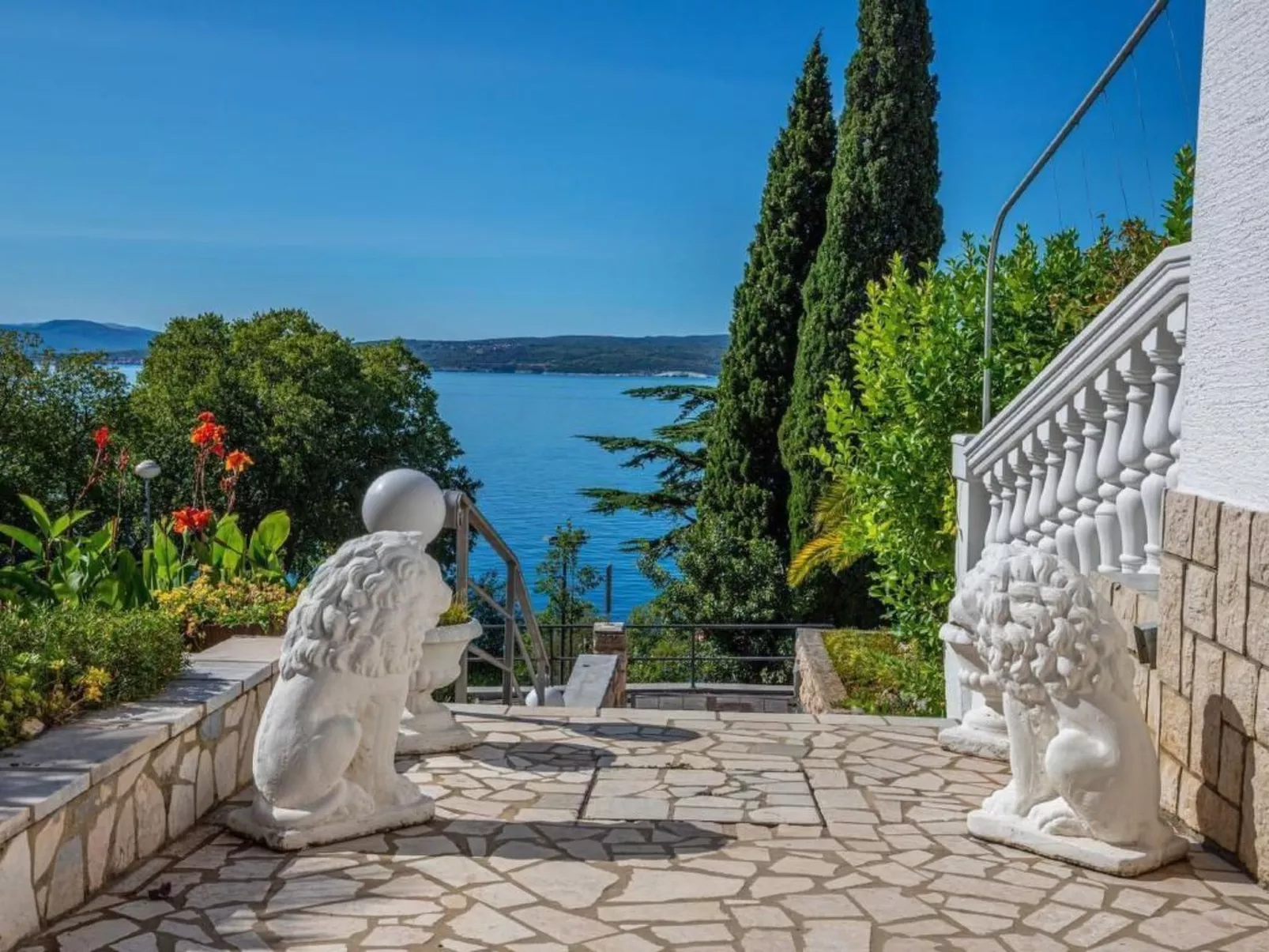 In Dramalj mit Kleiner Terrasse-Buiten