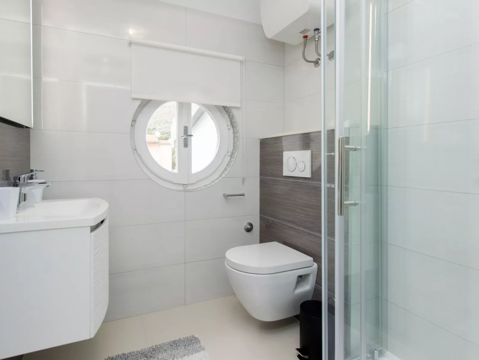 Wohnung mit Blick auf das Wasser-Image-tags.info