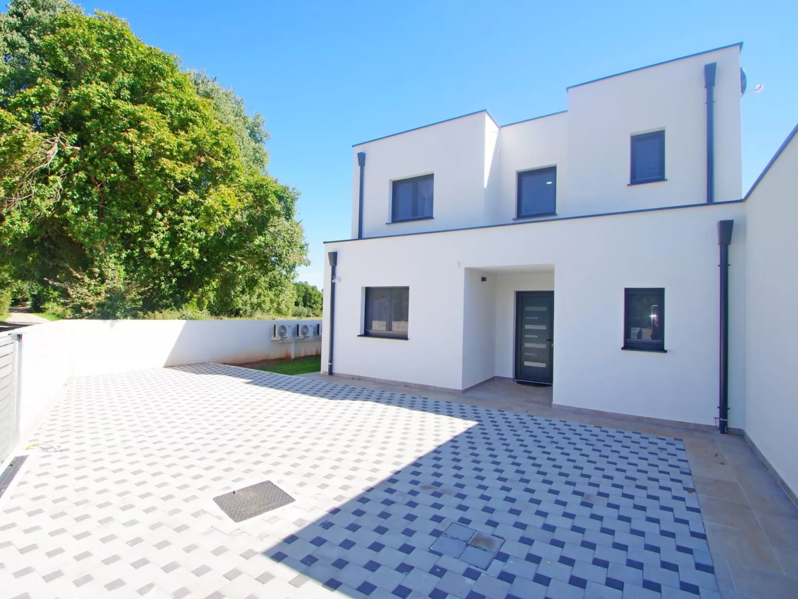 Mit privatem Pool, Dorf Šišan-Image-tags.info