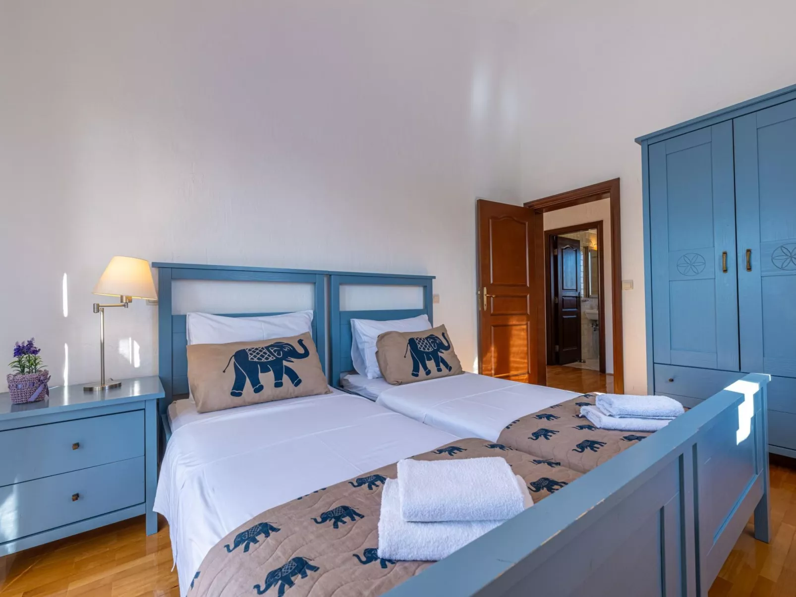 "Paradis 6" mit Whirlpool-Binnen