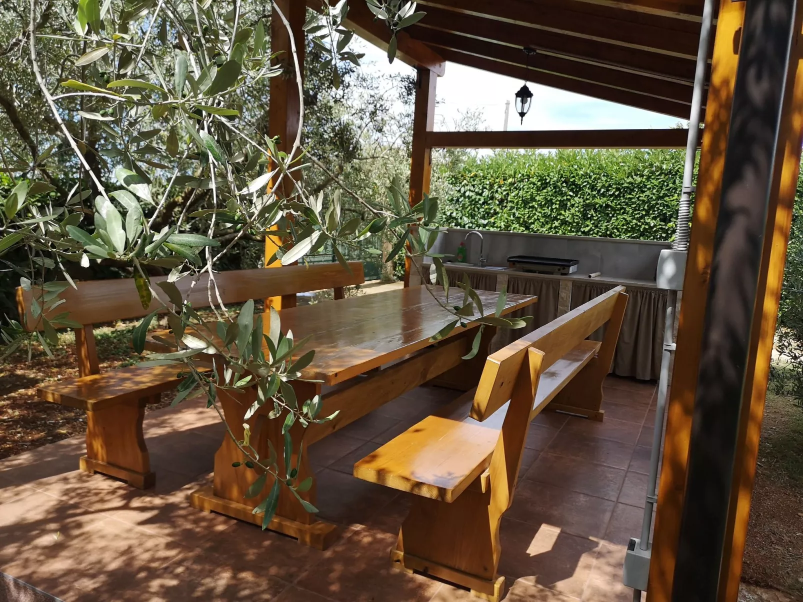 Mit privatem Pool und Garten-Buiten