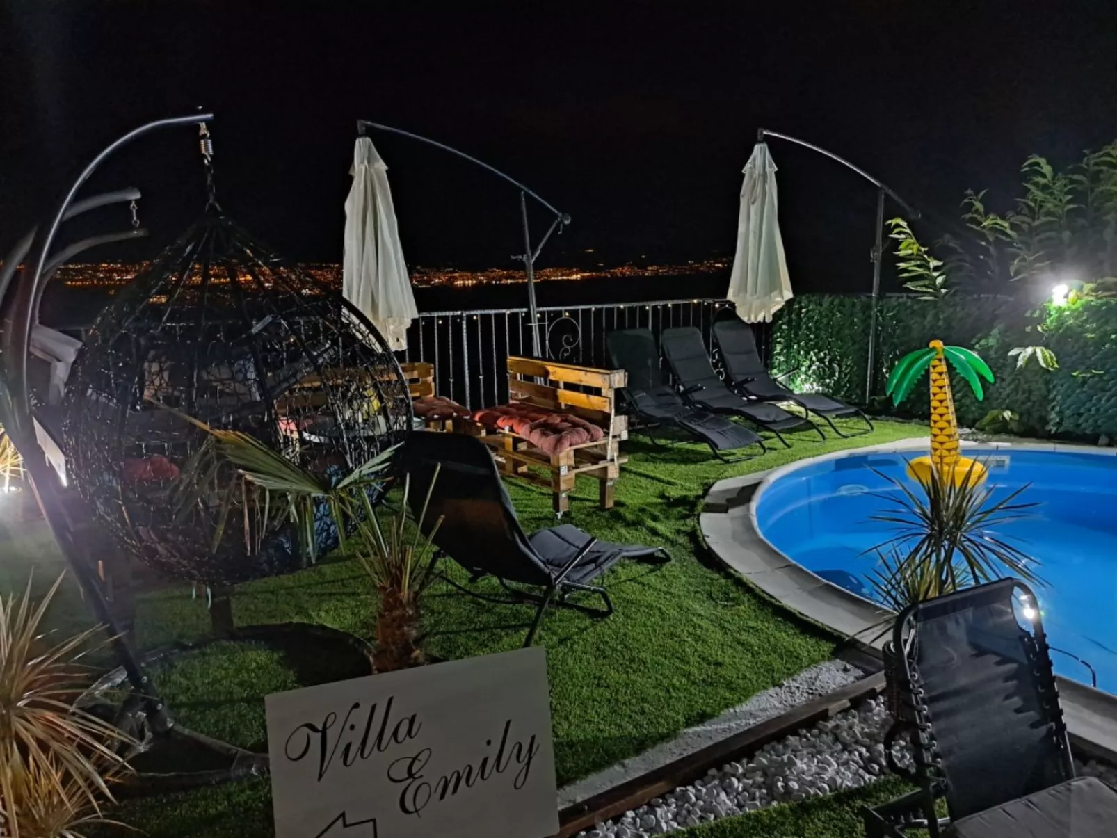 Wohnung in der Villa Emily mit herrlichem Meerblick-Buiten