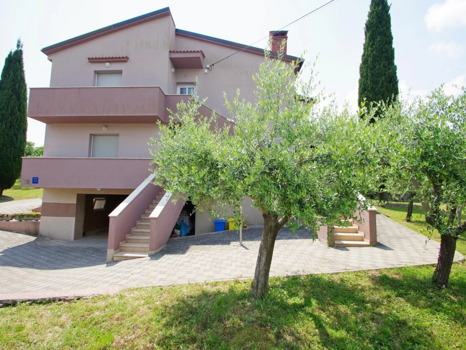 In Rakalj mit privatem Parkplatz-Buiten