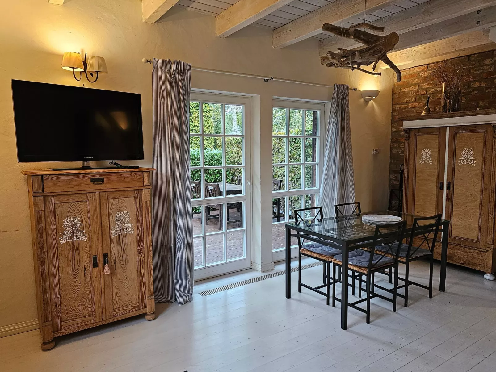 "Sunshine Apartment"-Image-tags.info