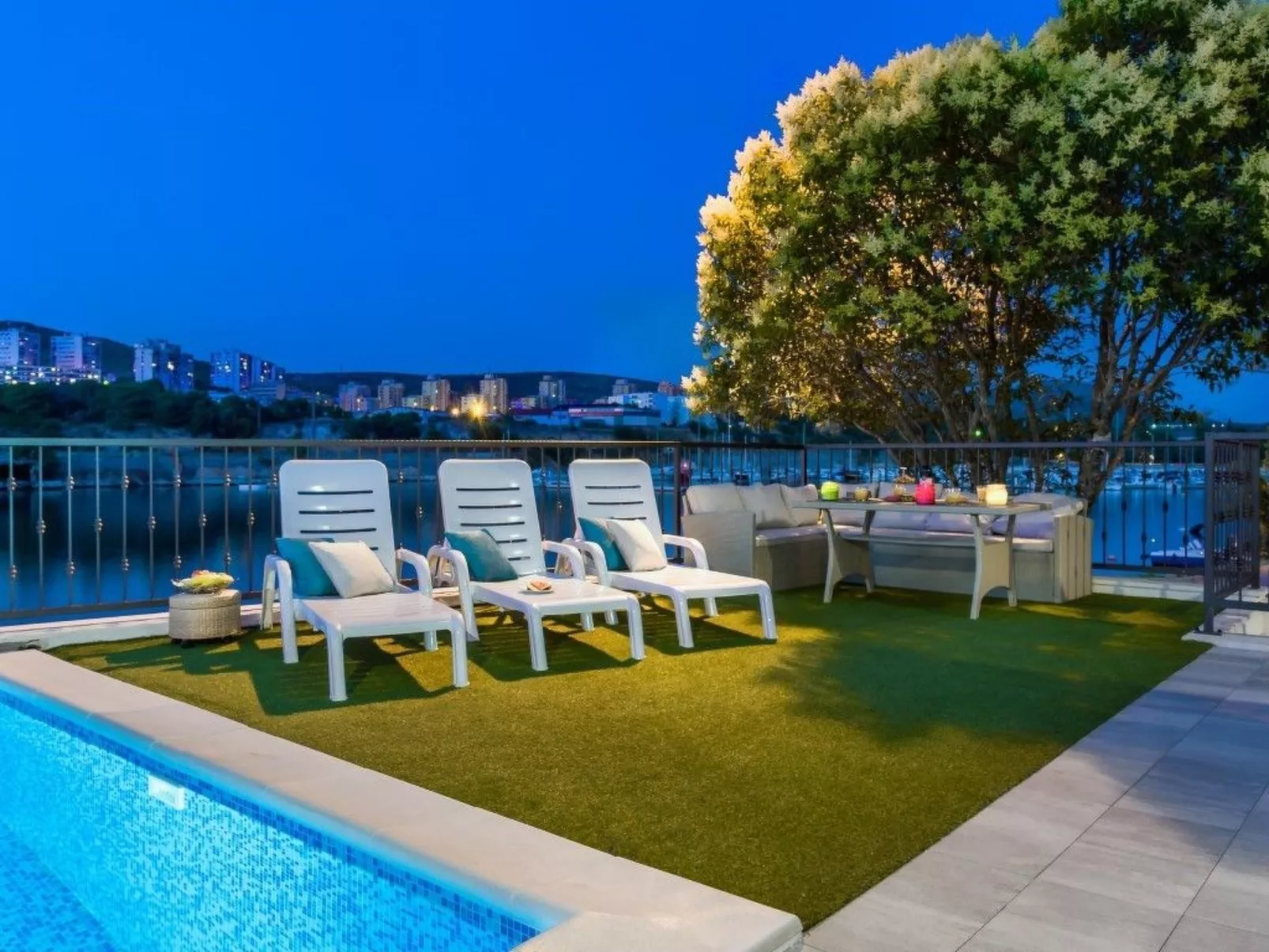 Villa Mandalina mit Pool und herrlichem Meerblick-Buiten