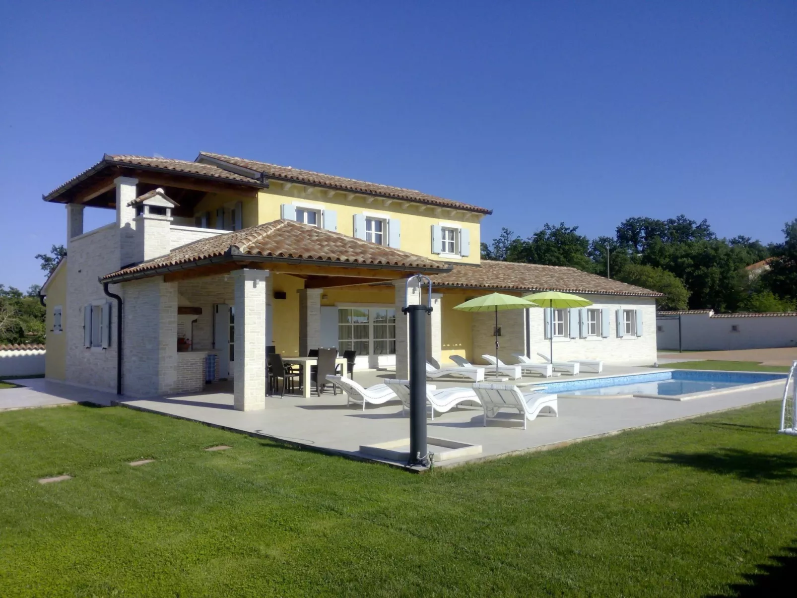 Für 8 Personen und 2 Kinder in Segotici, Istrien (Südküste von Istrien)-Image-tags.info