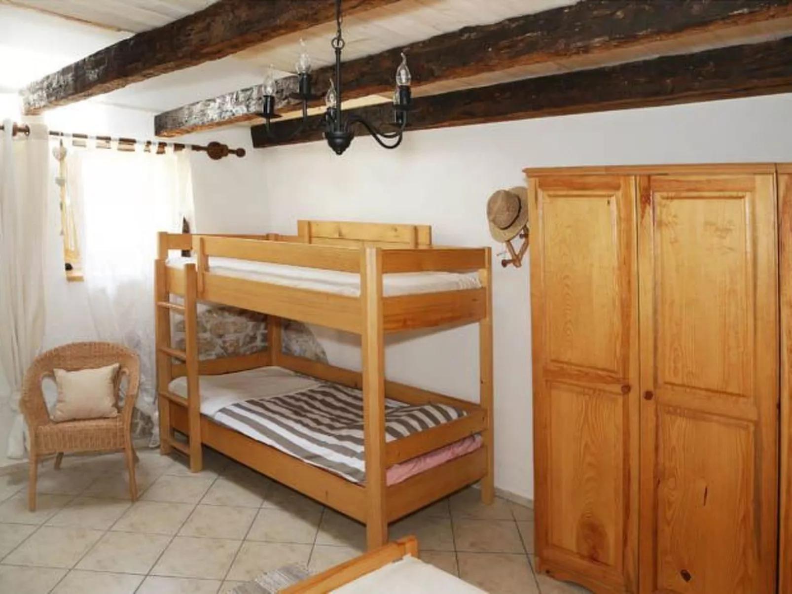 Typisch istrisches Steinhaus mit Grill und Garten-Binnen