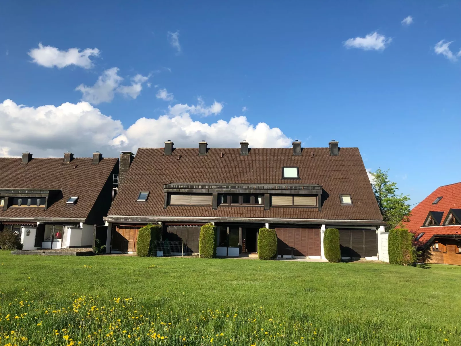 Mit Terrasse und offenem Kamin-Buiten