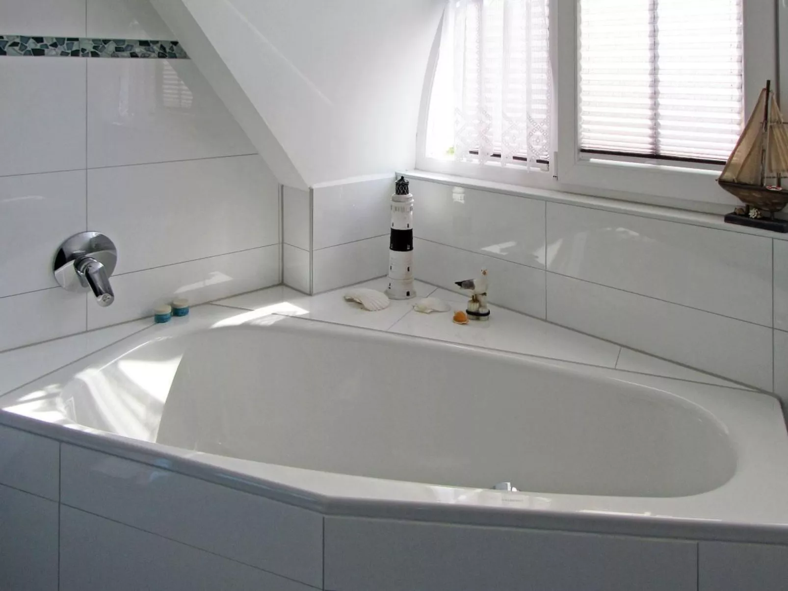 Mit Garten und Sauna-Binnen