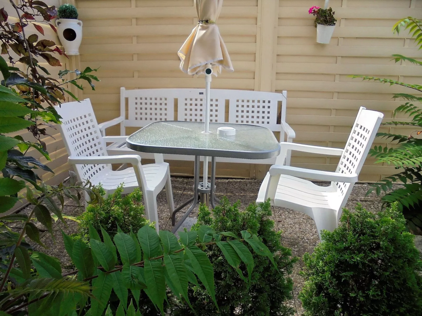 Kleine Ferienwohnung mit Garten und Terrasse-Binnen