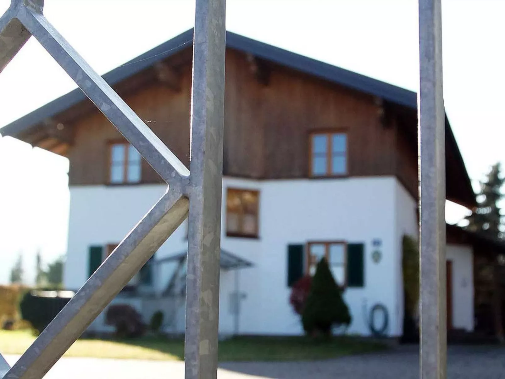 In ruhiger Lage mit Gartennutzung-Buiten