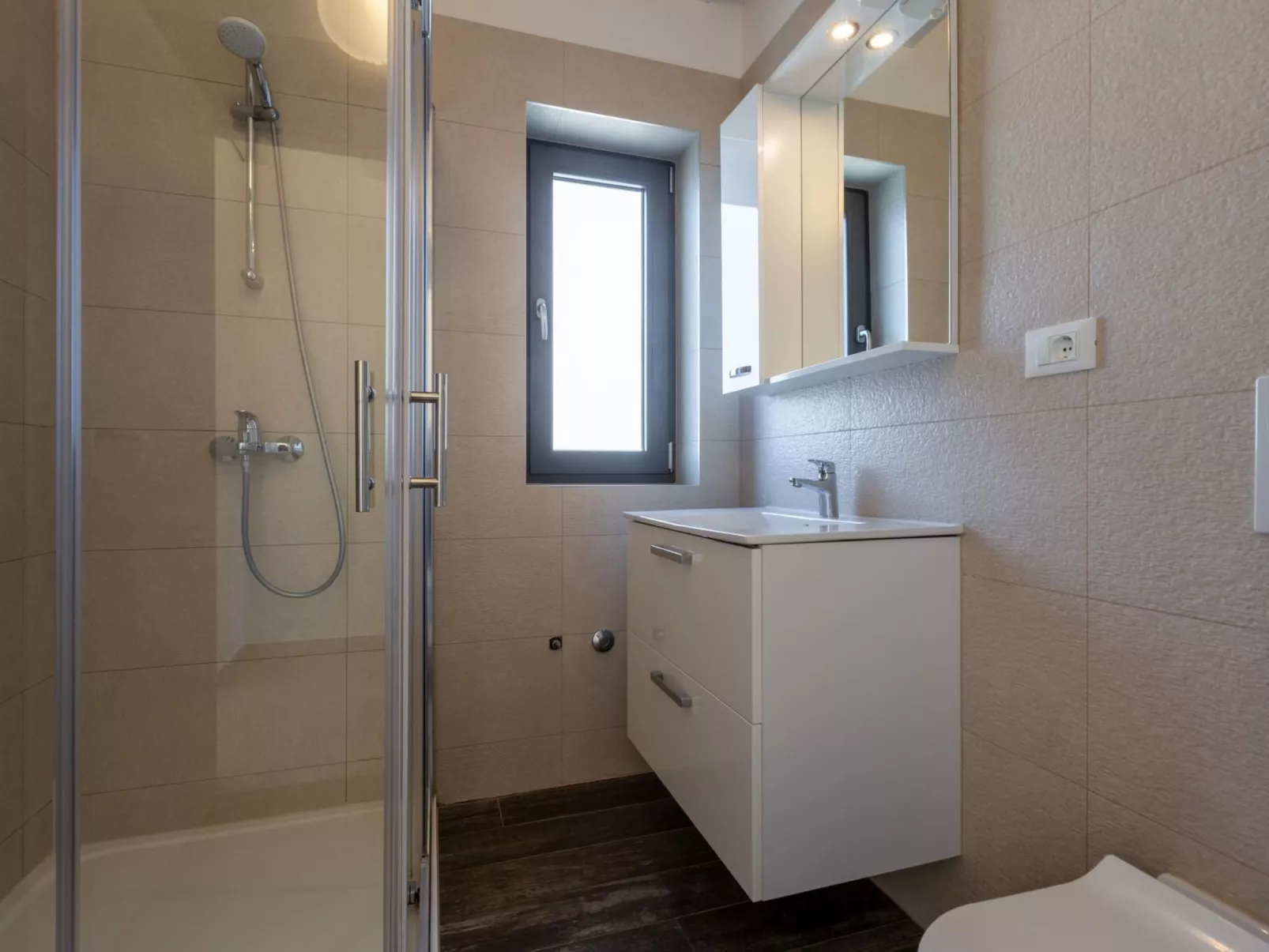 Villa Luna mit Pool, Sauna, Whirlpool, Tennisplatz-Binnen