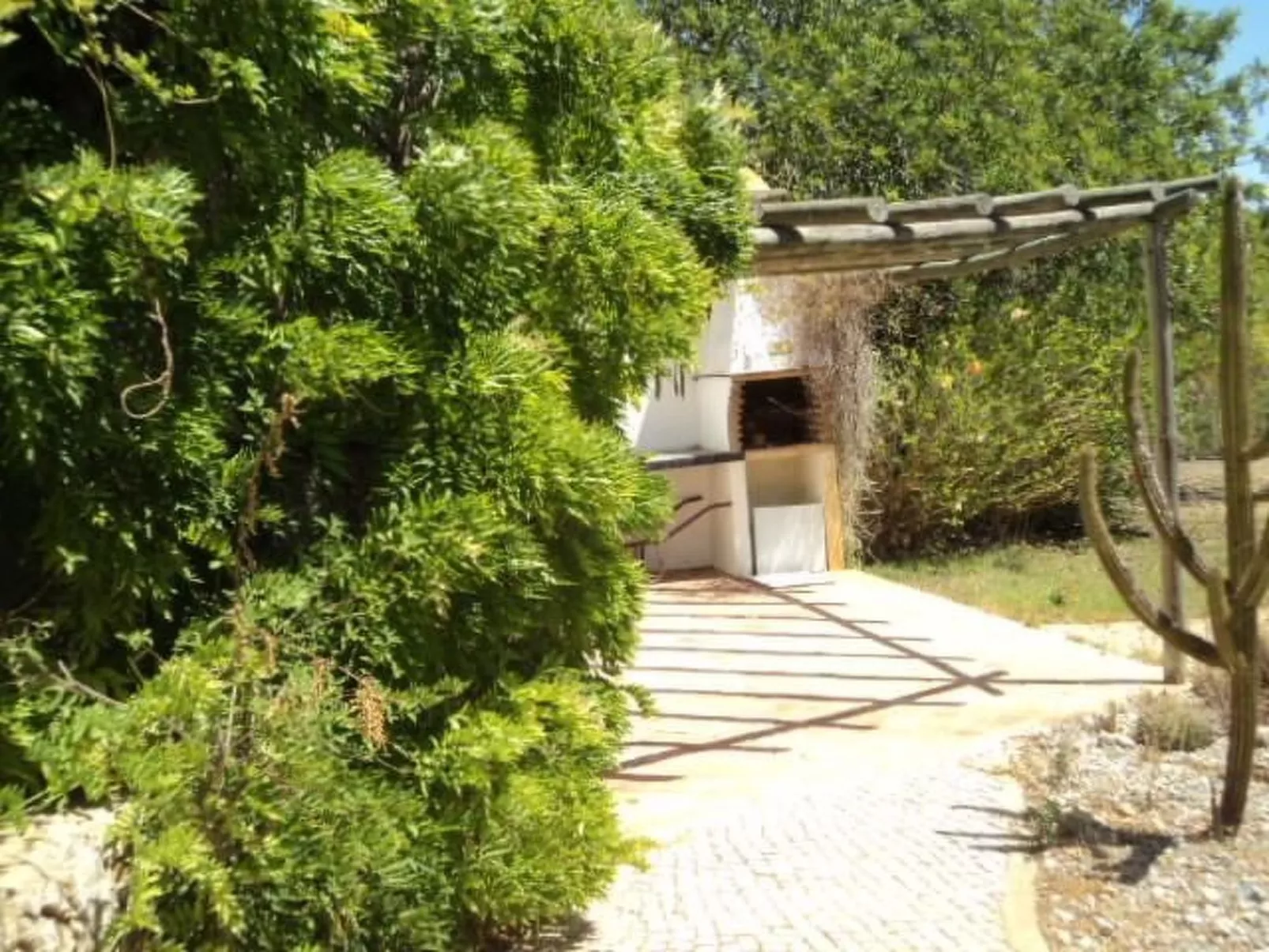 Mit Balkon, Terrasse und Außenpool-Buiten