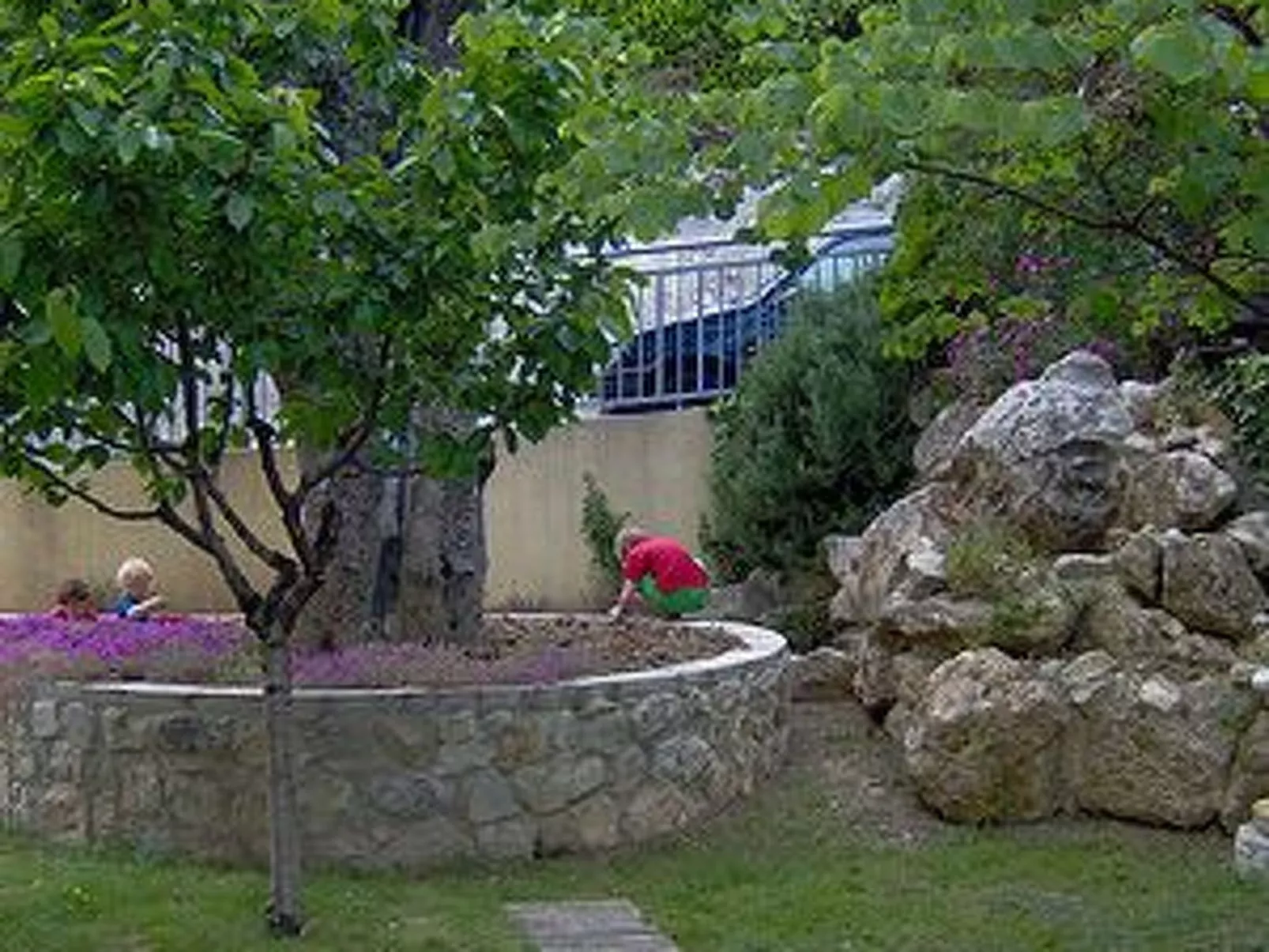 Mit privatem Garten und Terrasse-Buiten