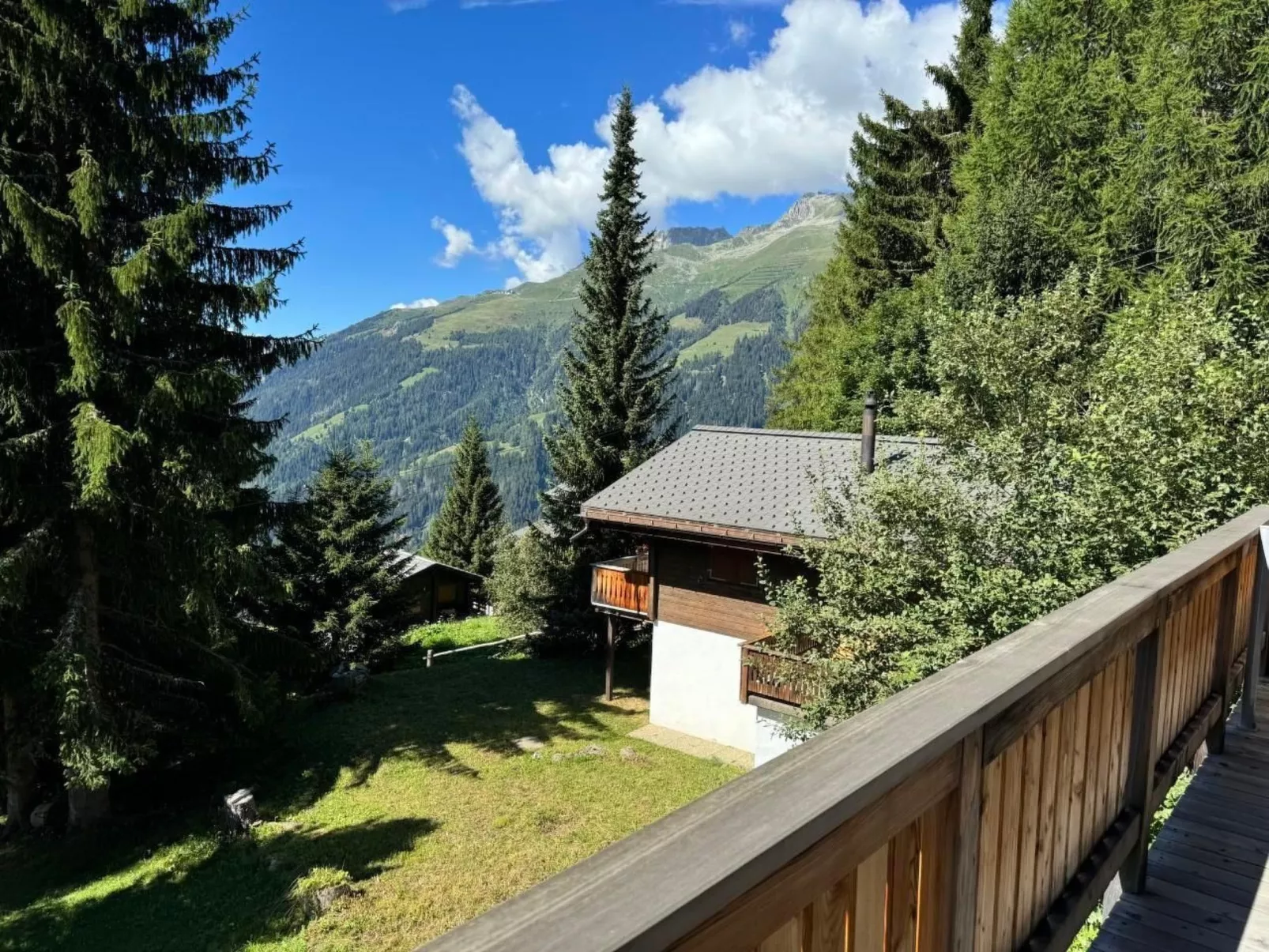 Chalet Glücksfall-Buiten