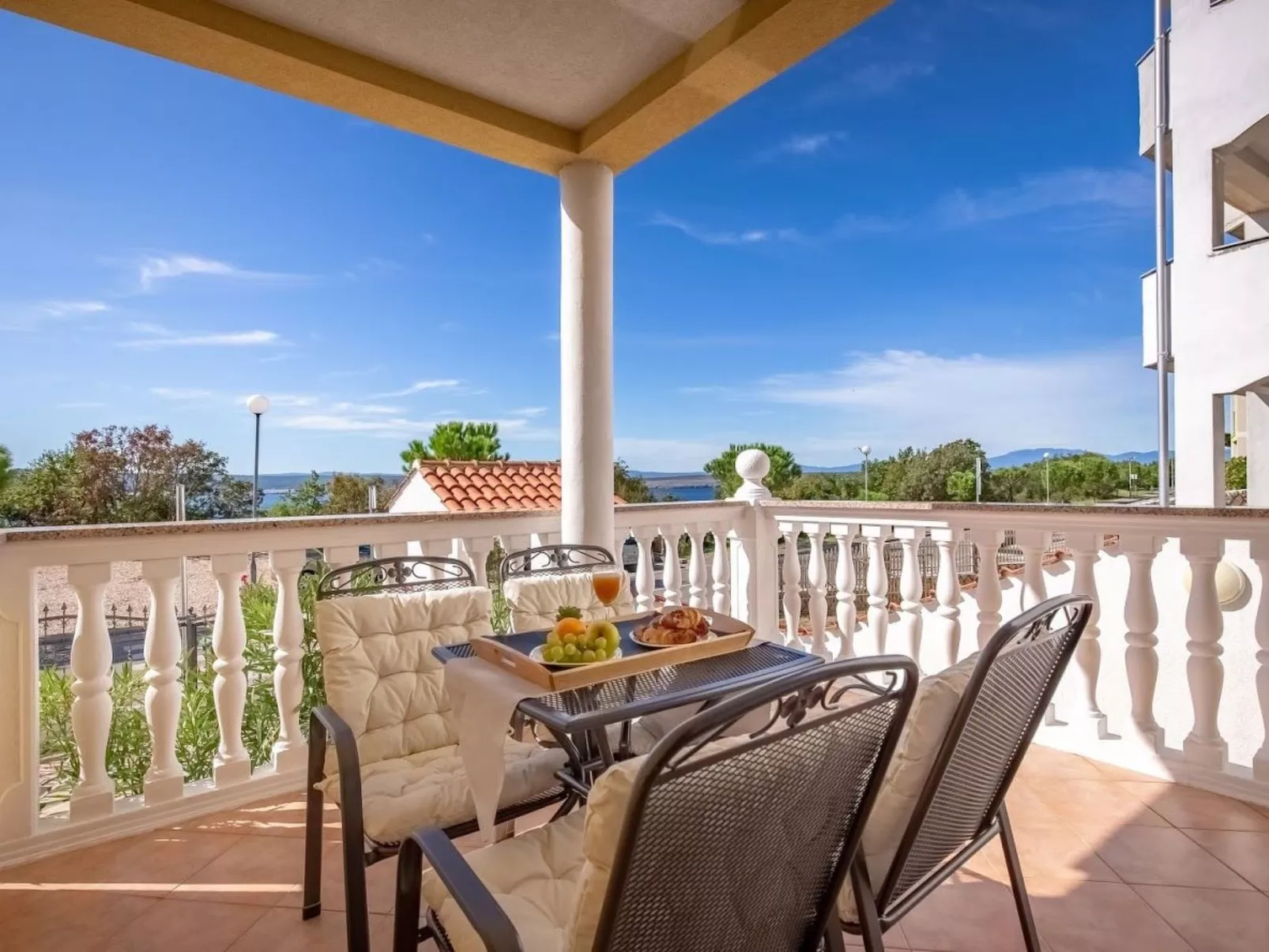 Wohnung mit Balkon und Meerblick-Buiten