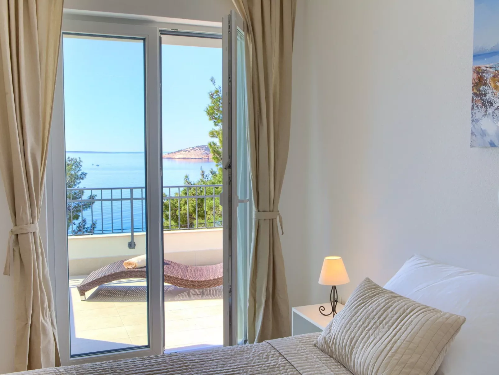 Geräumige, luxuriöse 5*-Ferienvilla mit Meerblick, eigenem Pool und großer Terr-Binnen