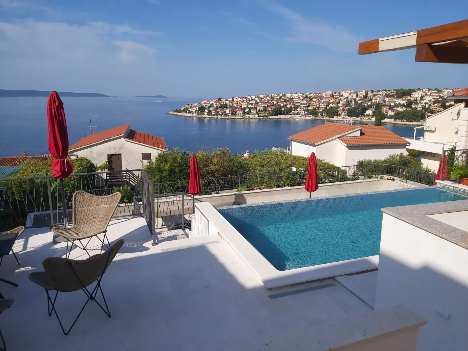 Beheizter Infinity-Pool, Appartement mit Meerblick 2-Buiten