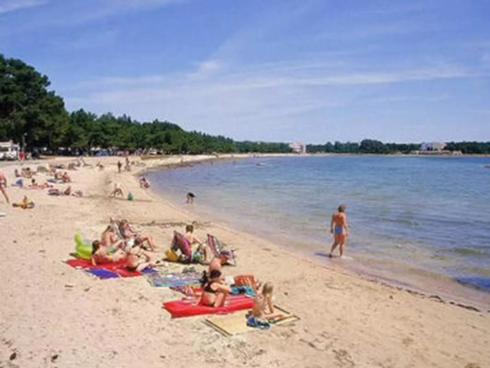 Modernes Appartement in Pula mit Grill und Garten-Buiten