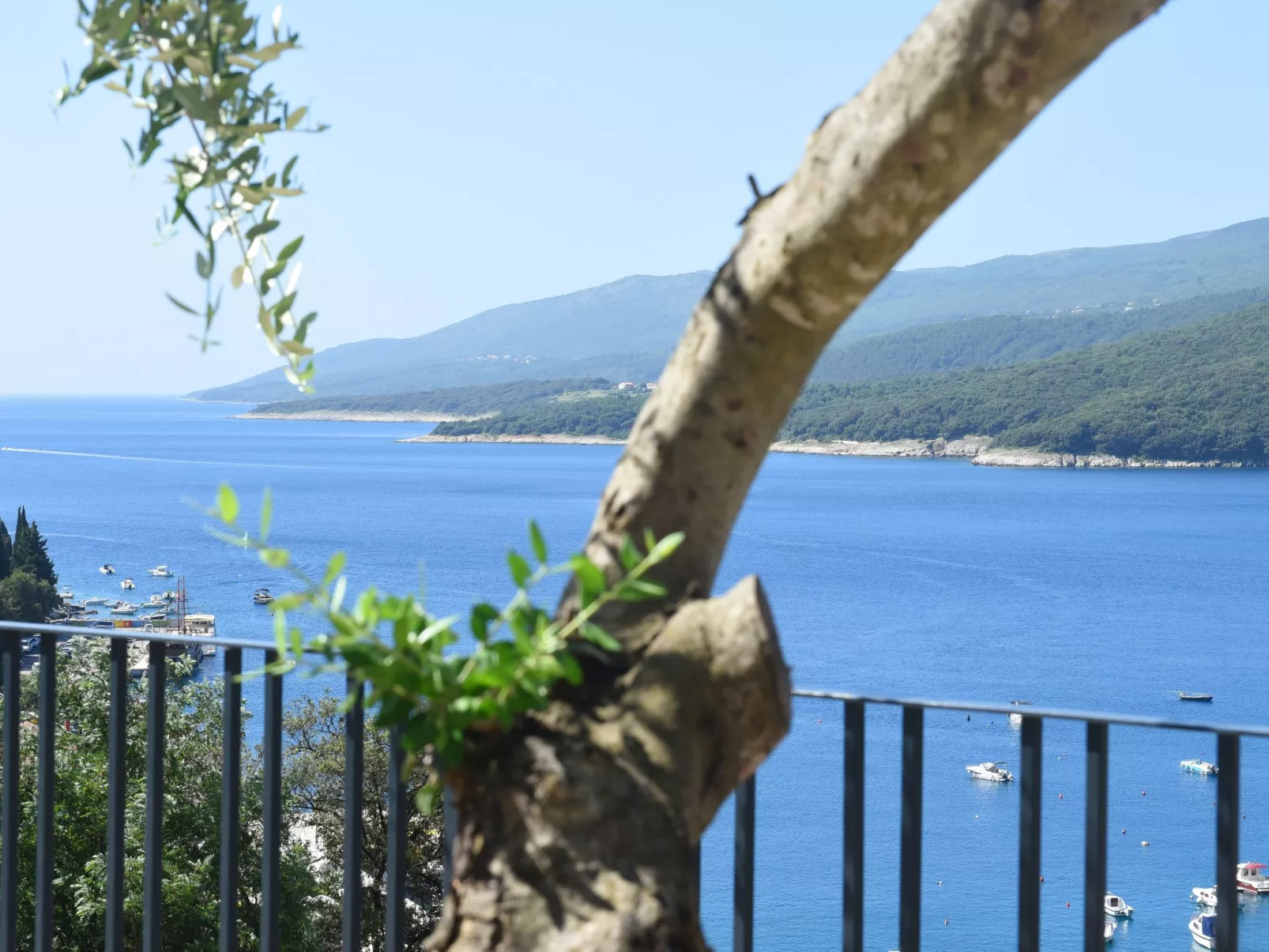 'Persic' mit privatem Pool-Buiten