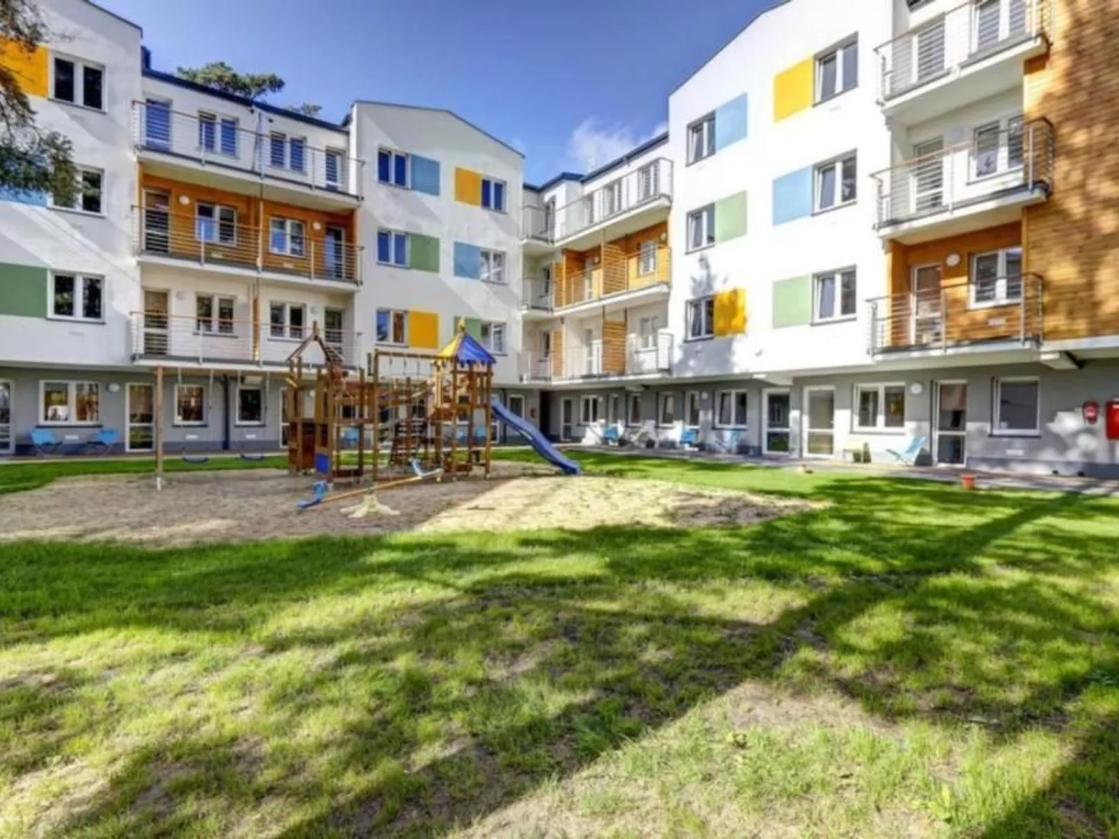 "Apartment 18B" mit Schwimmbad-Buiten