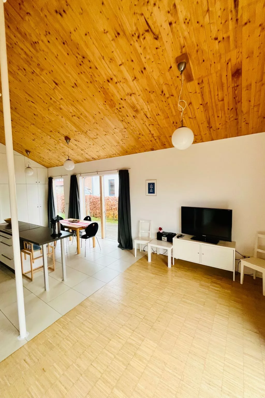 Strandnahes Ferienhaus mit Terrasse und Stellplatz-Binnen