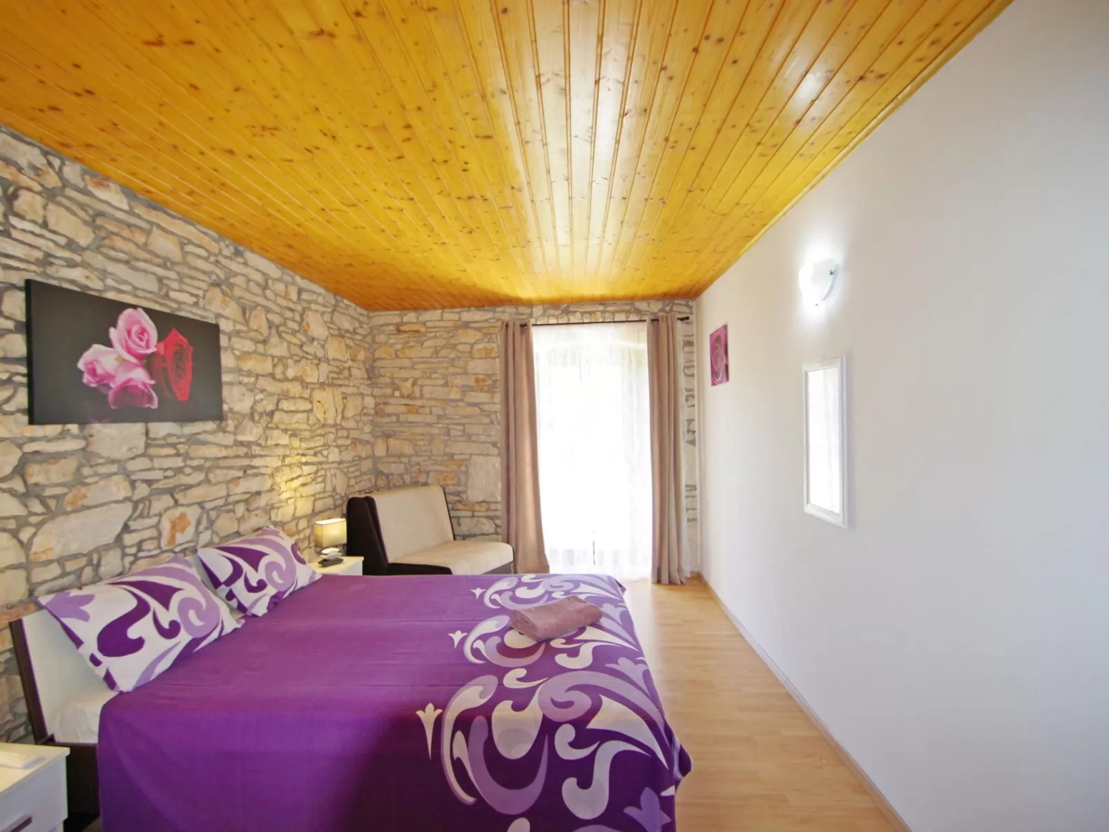 Schönes Haus mit großer grüner Umgebung, Pool-Image-tags.info