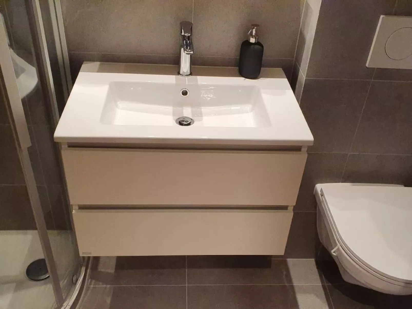 Mit Blick auf die Berge-Binnen