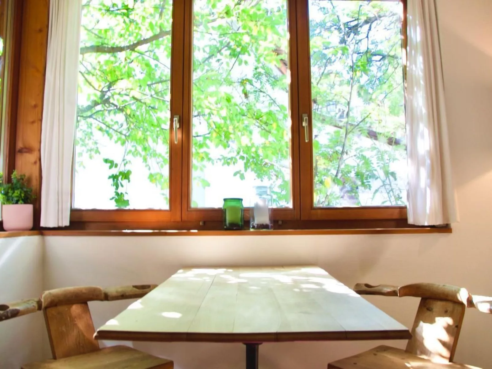 The Green Room-Binnen