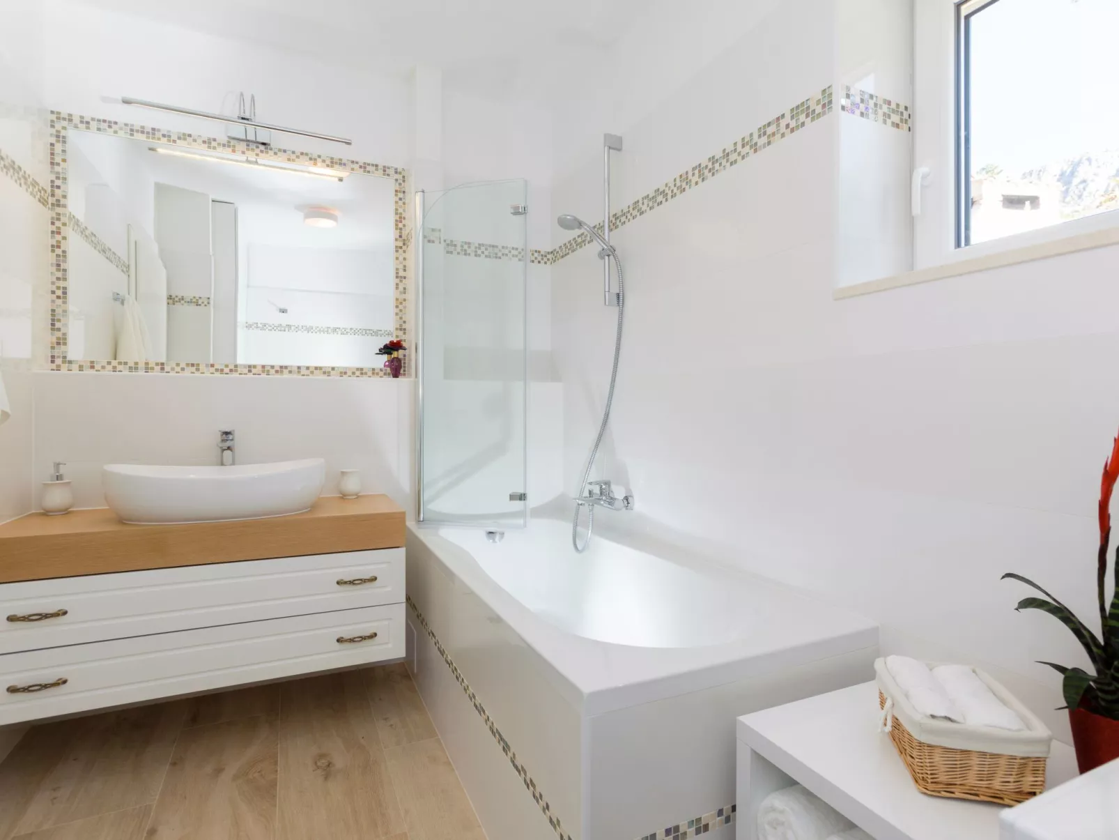 Luxuriöse Steinvilla mit privatem Swimmingpool und herrlichem Meerblick-Binnen