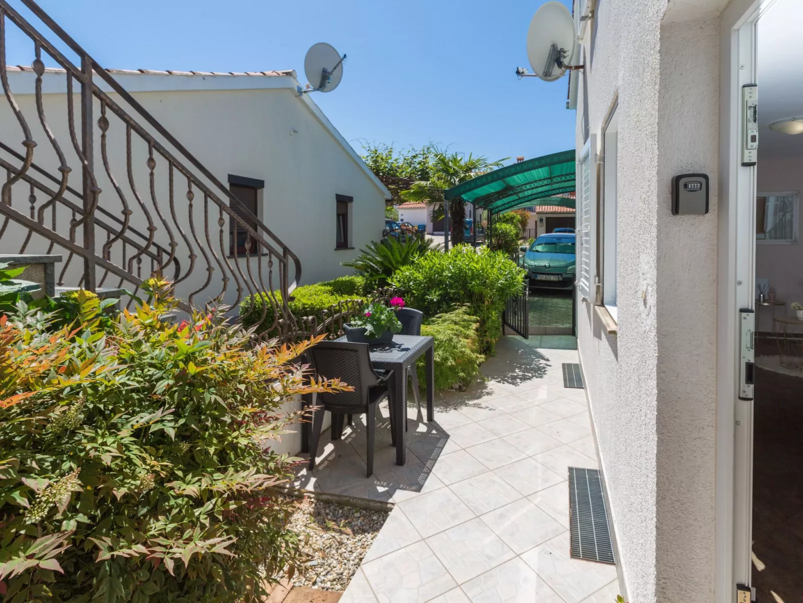 Leni A2-Image-tags.info