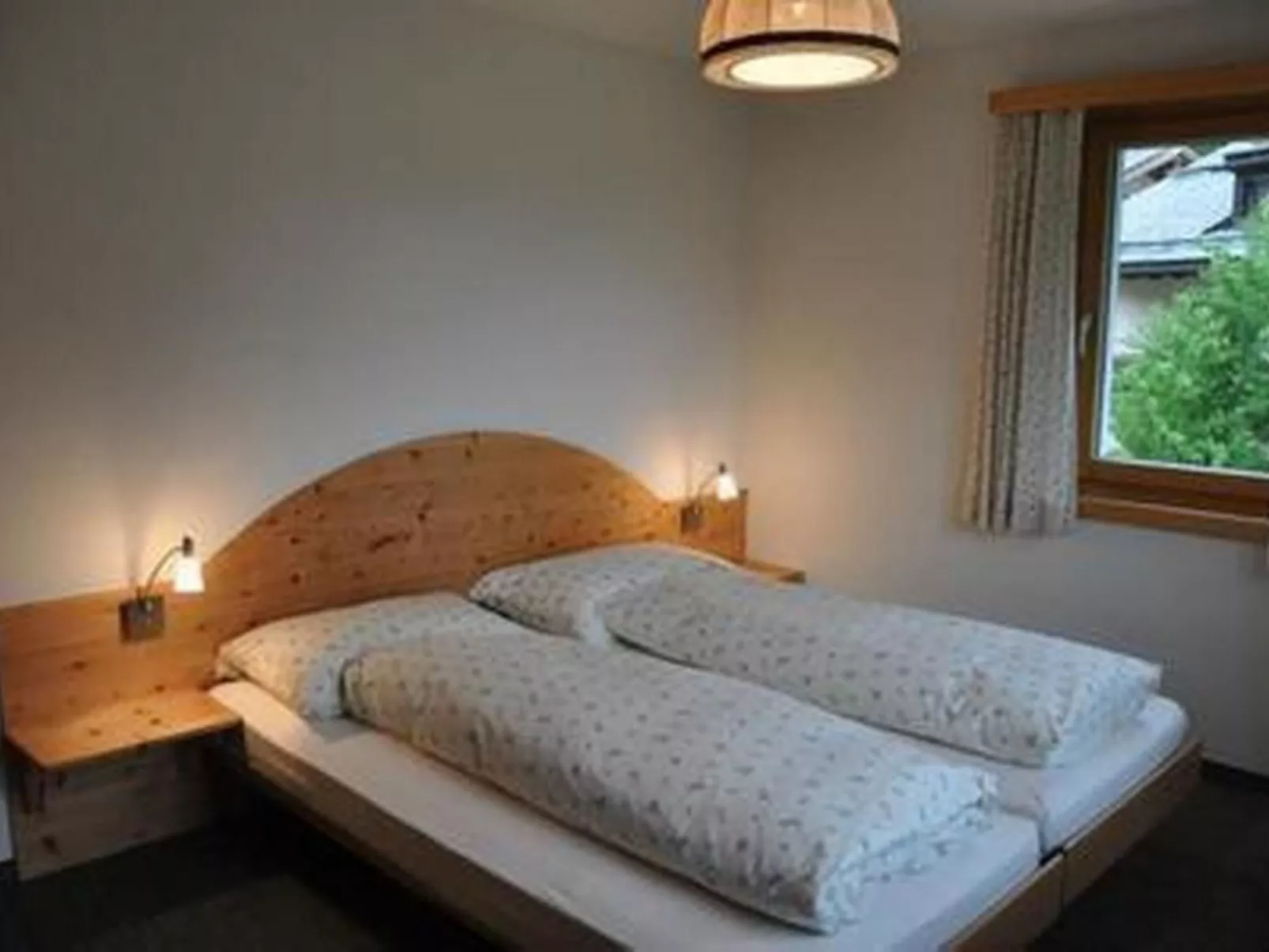 Chesa Sunasain V8-Binnen