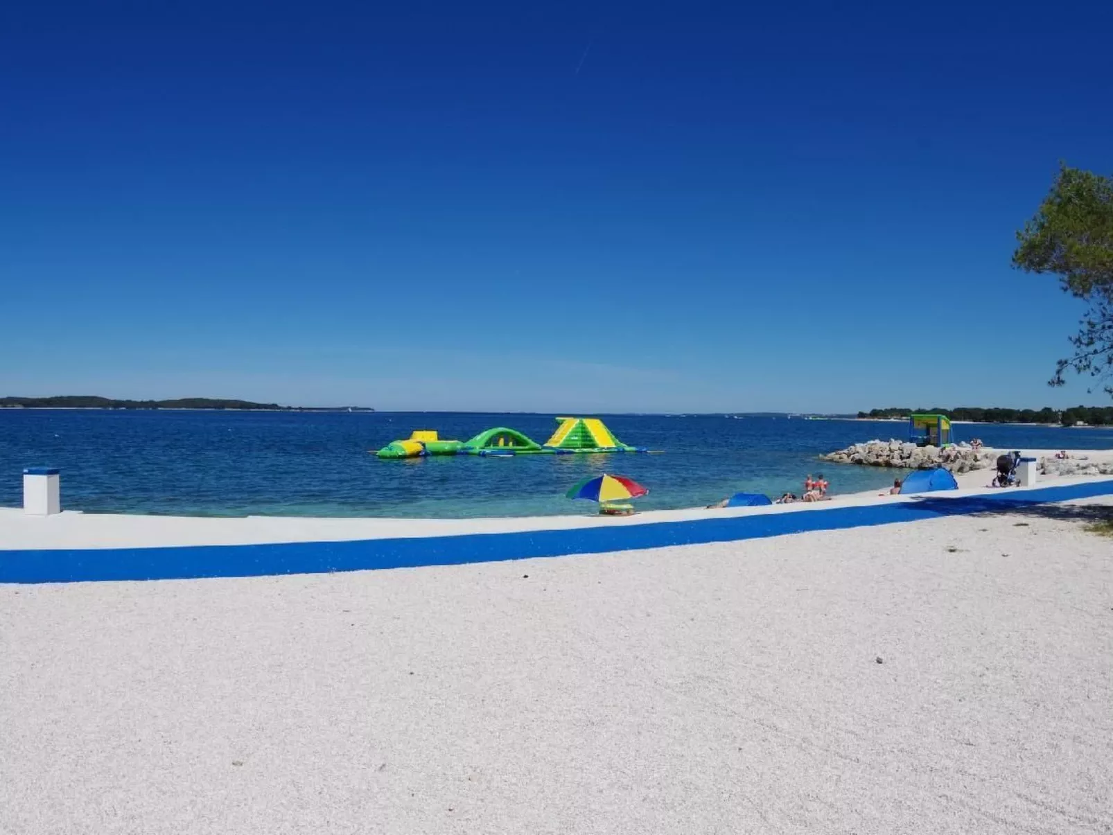 "Blue", Valbandon-Buiten