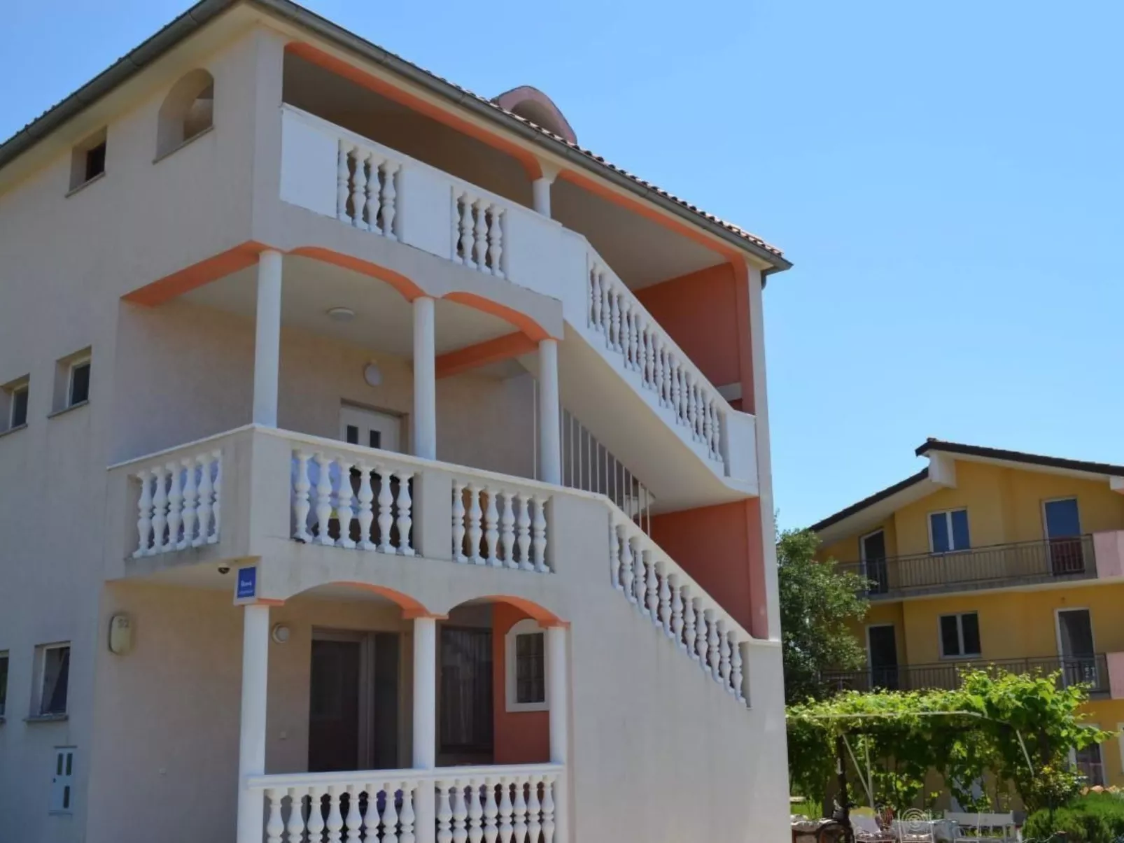 In Pula mit Grill, Terrasse und Garten-Buiten