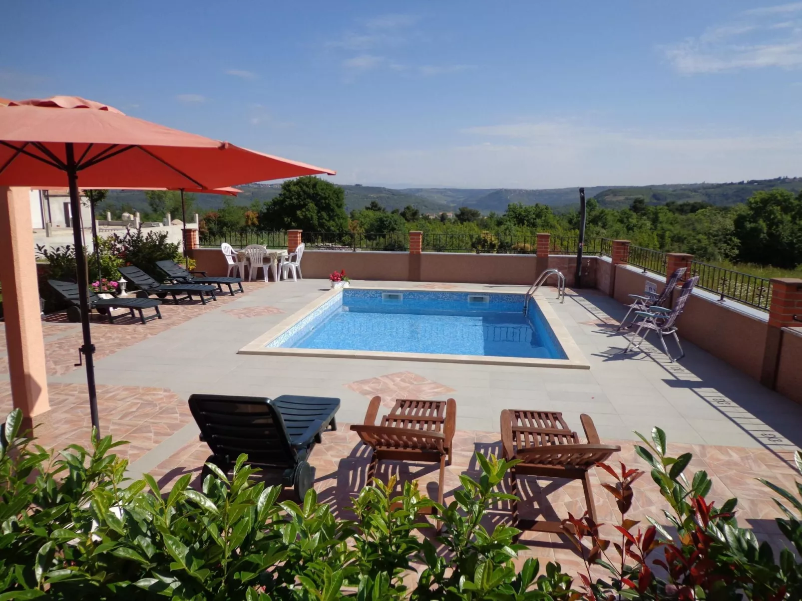 Mit Panoramablick in ruhiger Lage-Image-tags.info