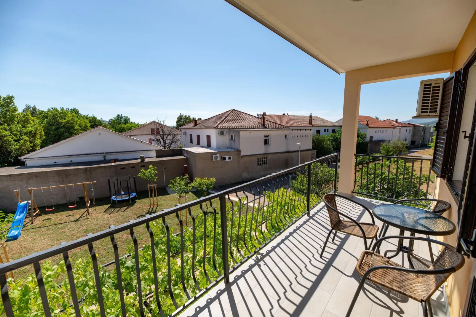Apartment im Haus Zora Seline - SD170 A02-OG 8 Pers-Uitzicht zomer