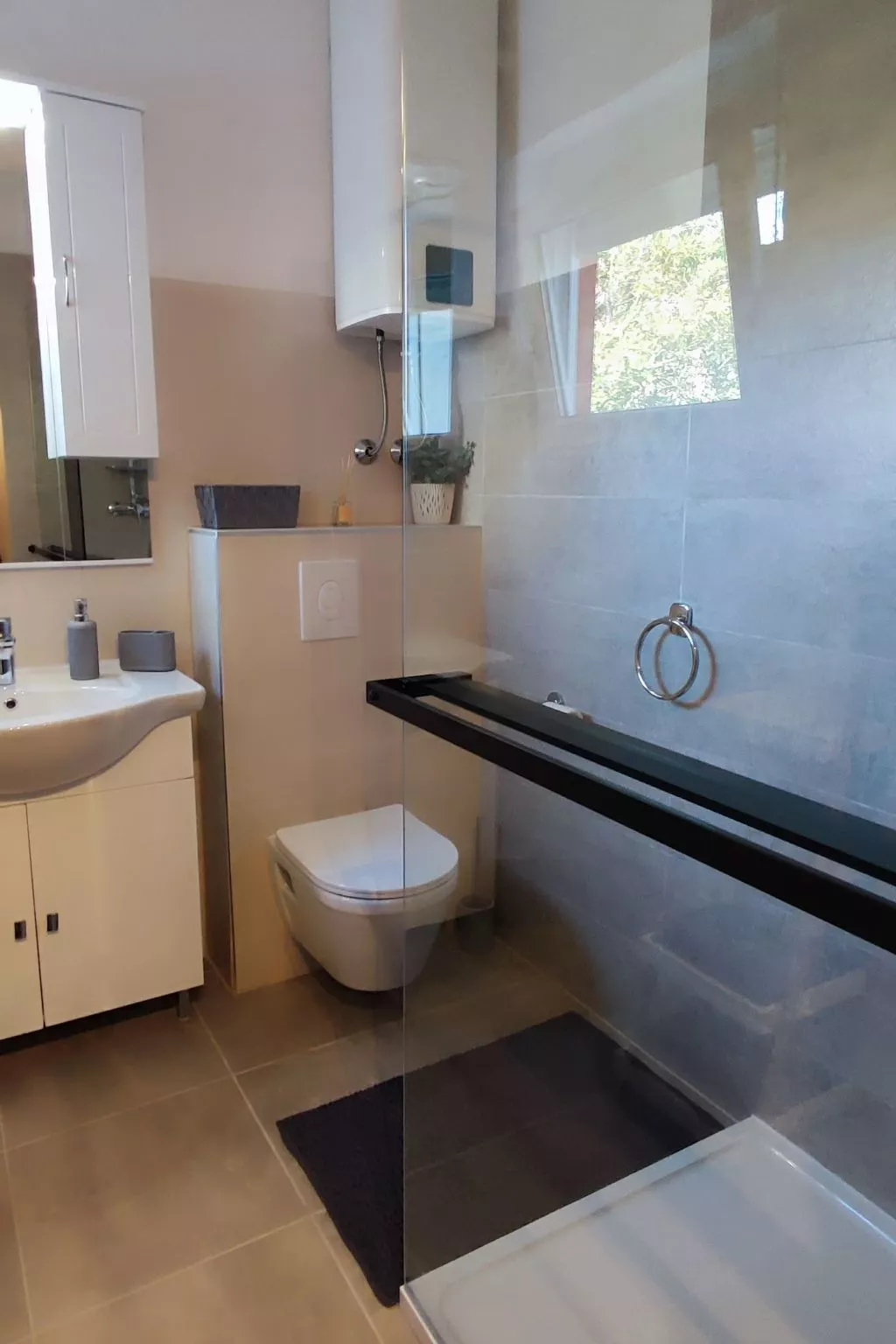 Tihana mit mediterranem Garten-Binnen