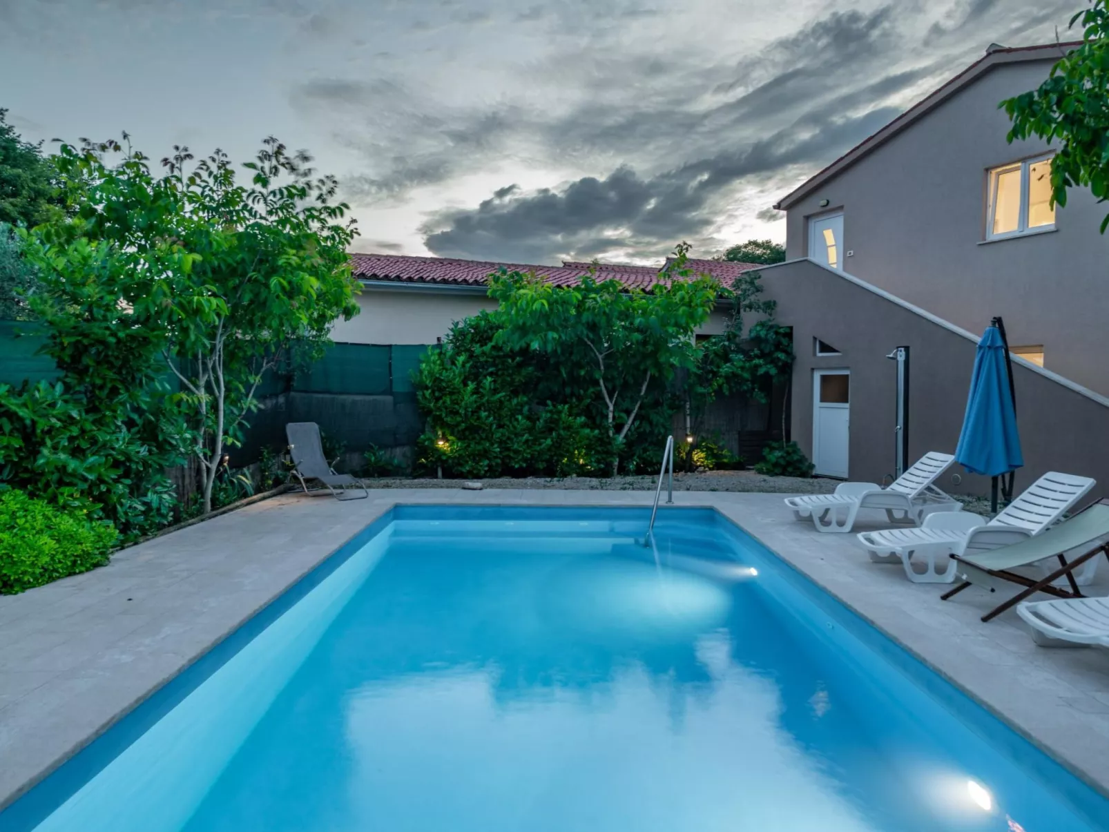 Leone-Image-tags.info