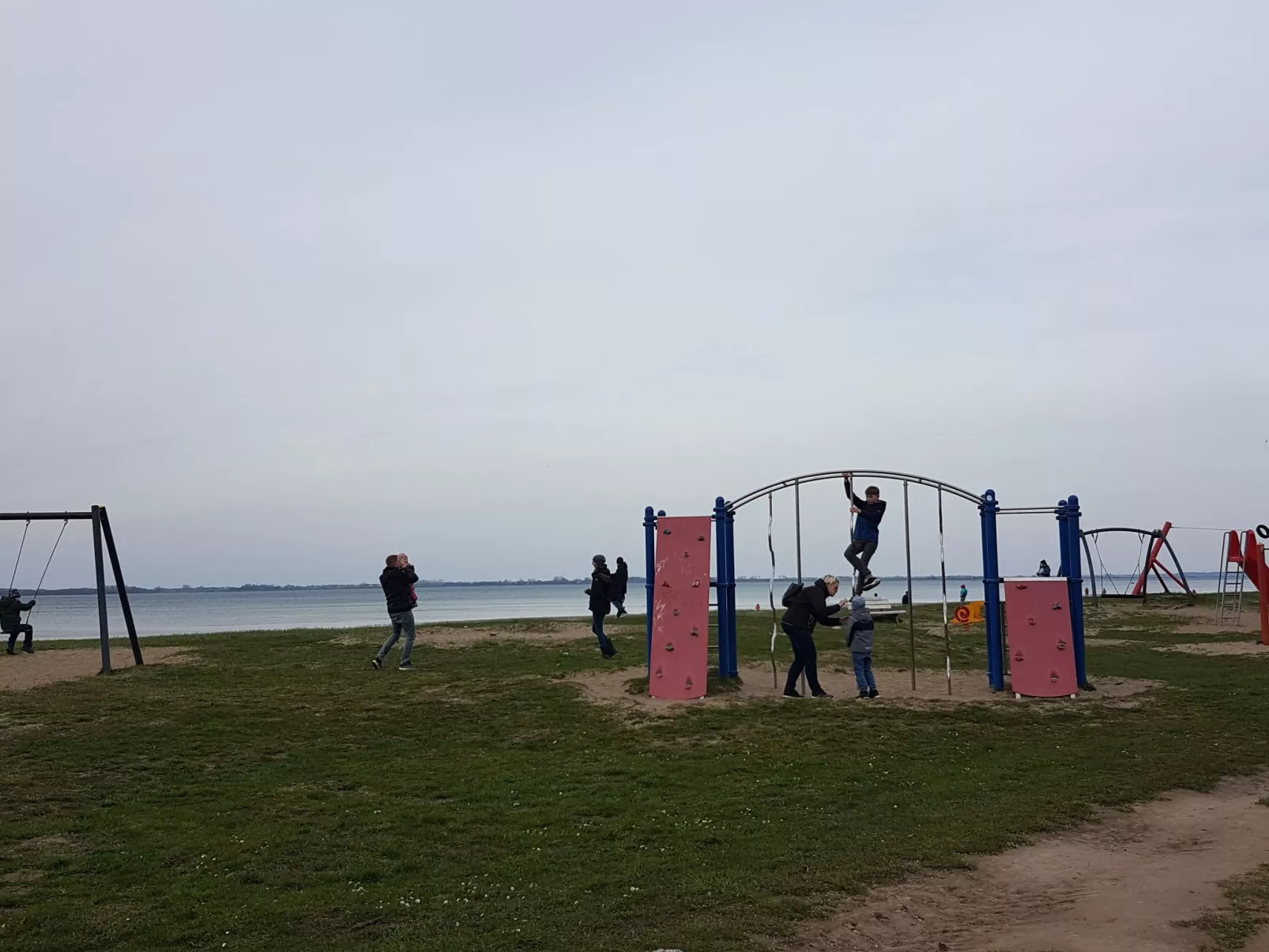 Gemütliches Schwedenhäuschen mit Terrasse-Buiten
