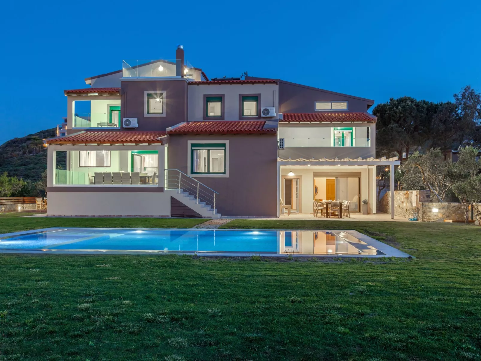 Ferienvilla mit privatem Pool-Buiten