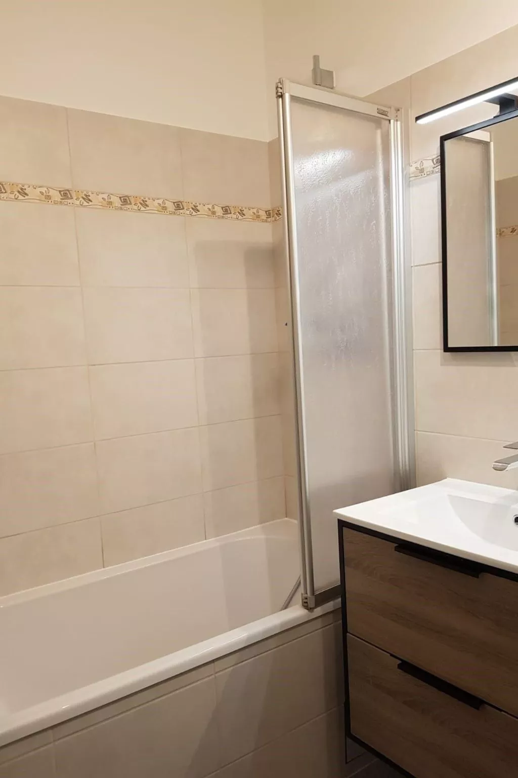 Anlage mit Tennisplatz und 3 Gemeinschaftspools-Image-tags.info