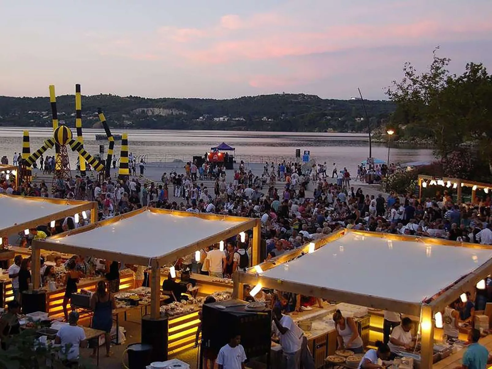 Eine kleine Ecke der Provence. Privater beheizter Pool-Buiten