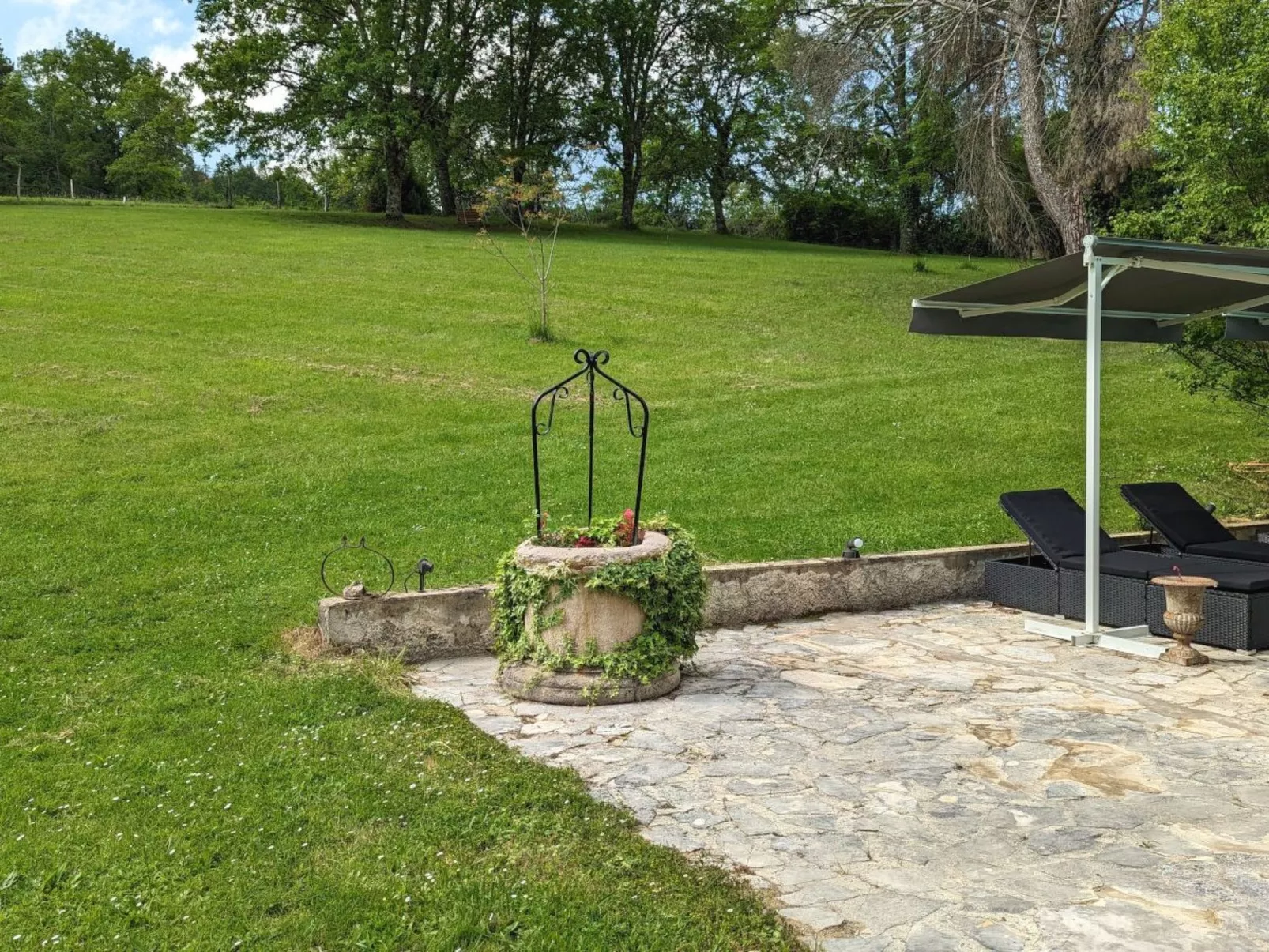 Im Herzen des Périgord Noir in der Nähe von Limeuil-Buiten