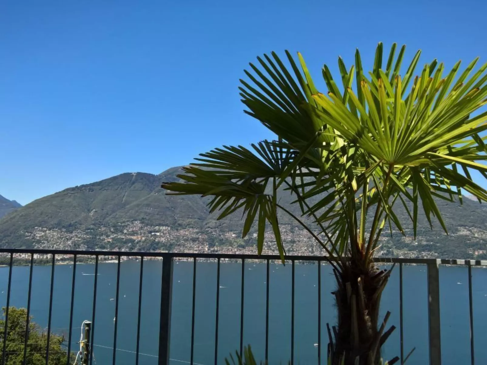 Wohnung an Traumlage mit Tessinerflair-Buiten