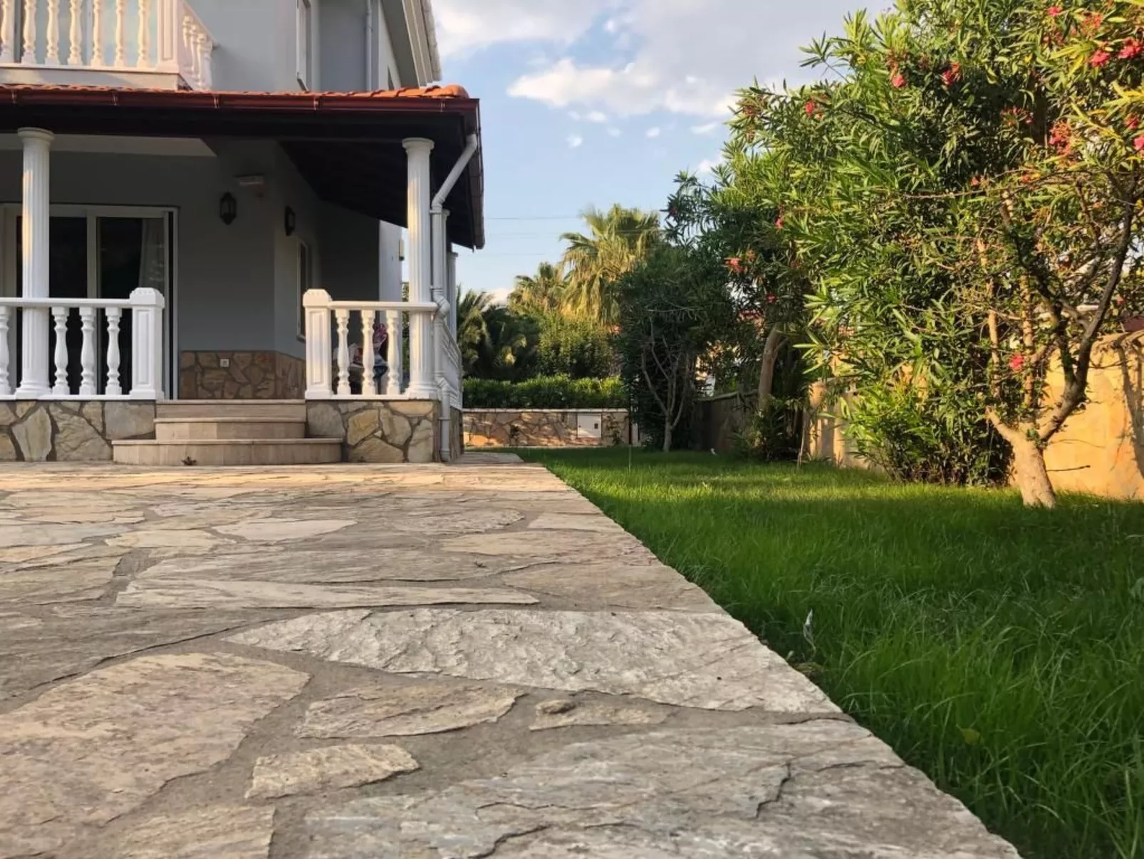 Mit Garten, Grill und Terrasse-Buiten