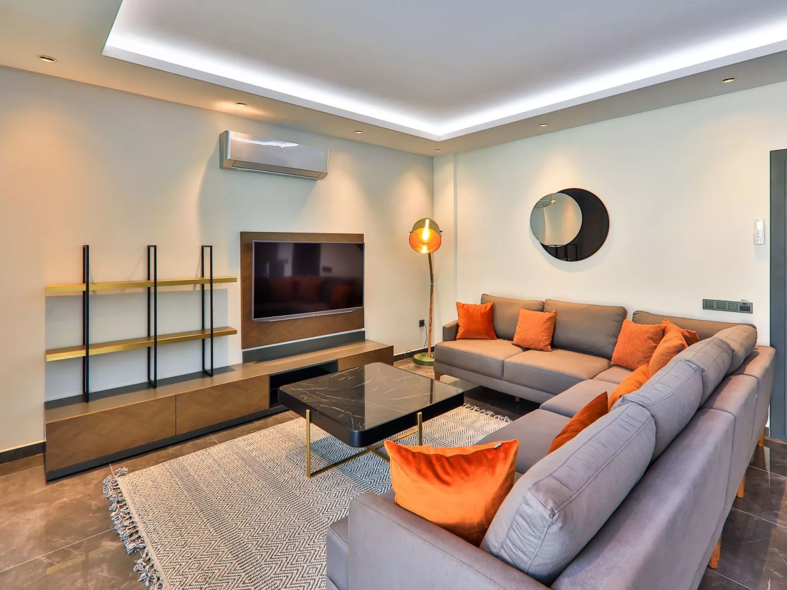 Mediterranean 1-Binnen