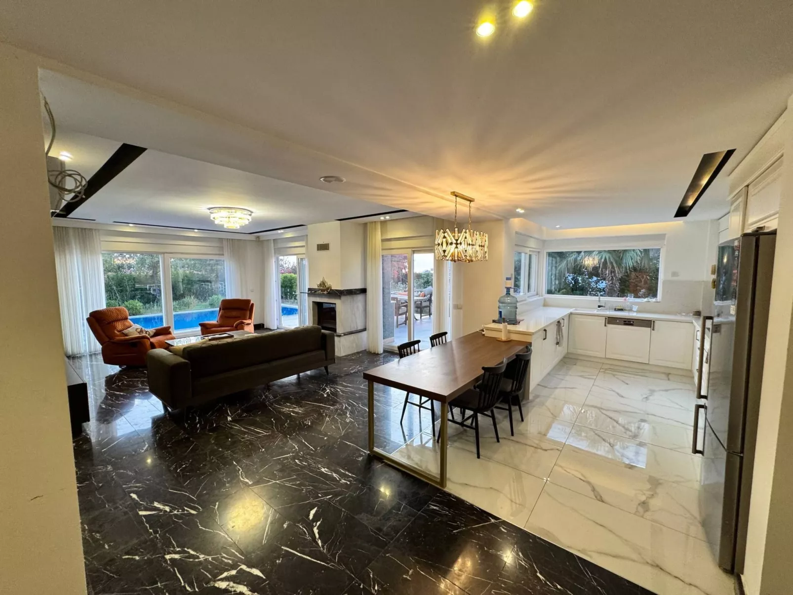 Genießen Sie Ihre sonnige Reise mit "NarVilla"-Image-tags.info